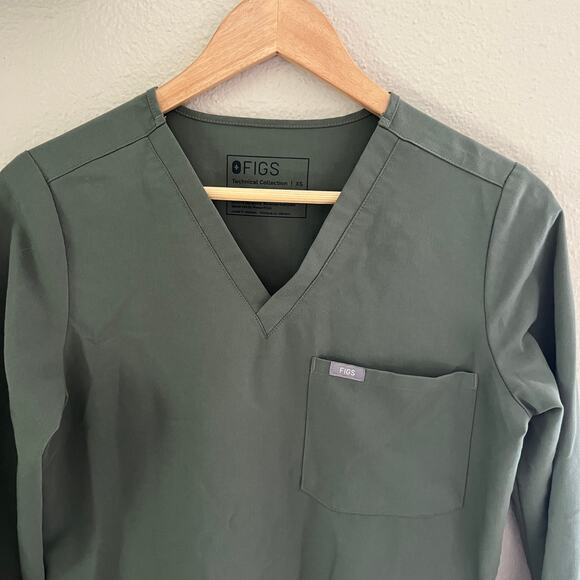 Figs Catarina One pocket Scrub longsleeves in olive green - Picture 5 of 10
